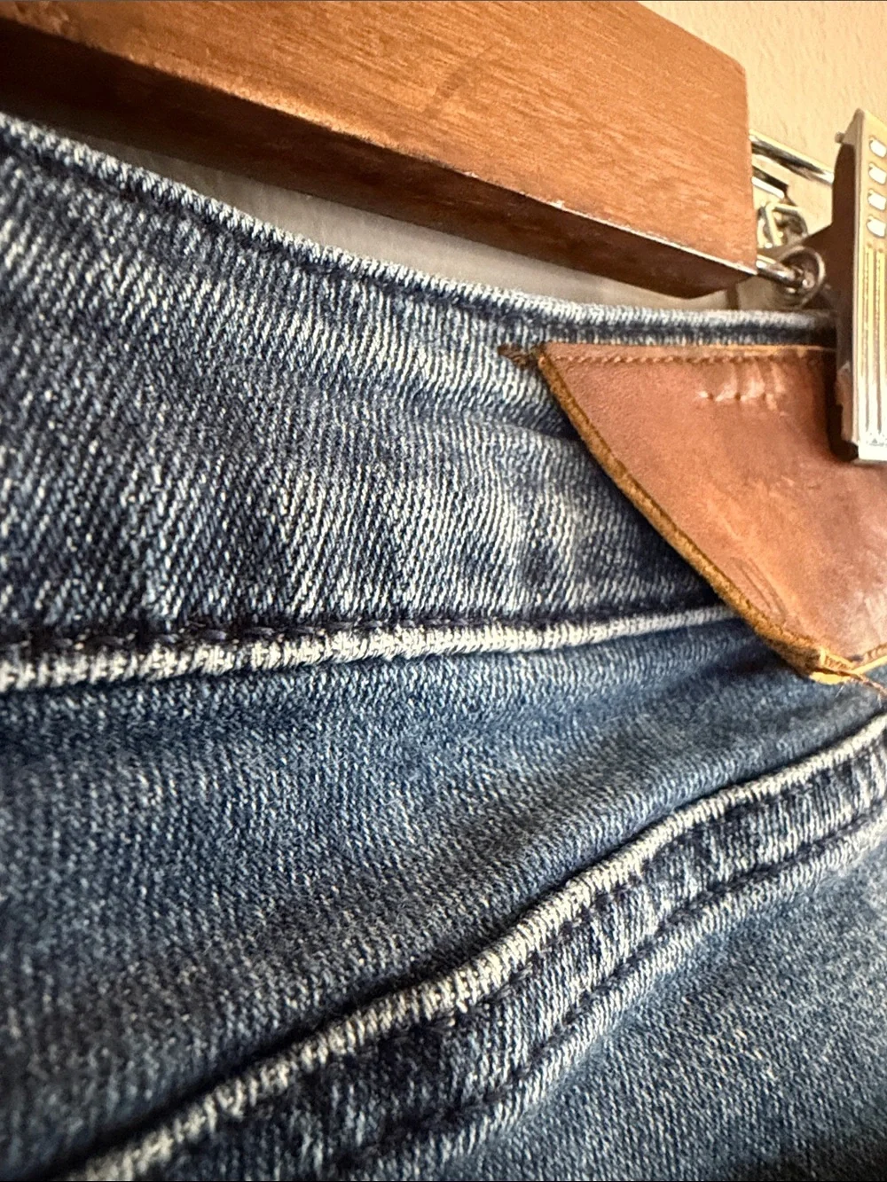 DL1961 Riley Boyfriend Jeans Nassau Wash Size 26 Premium Stretch Denim - Picture 10 of 10